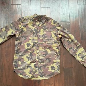 Gap Men’s Camo Button Up